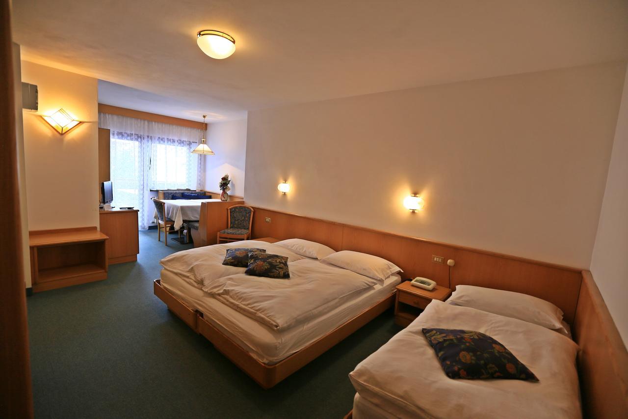 Albergo Arnica 卡纳泽伊 外观 照片